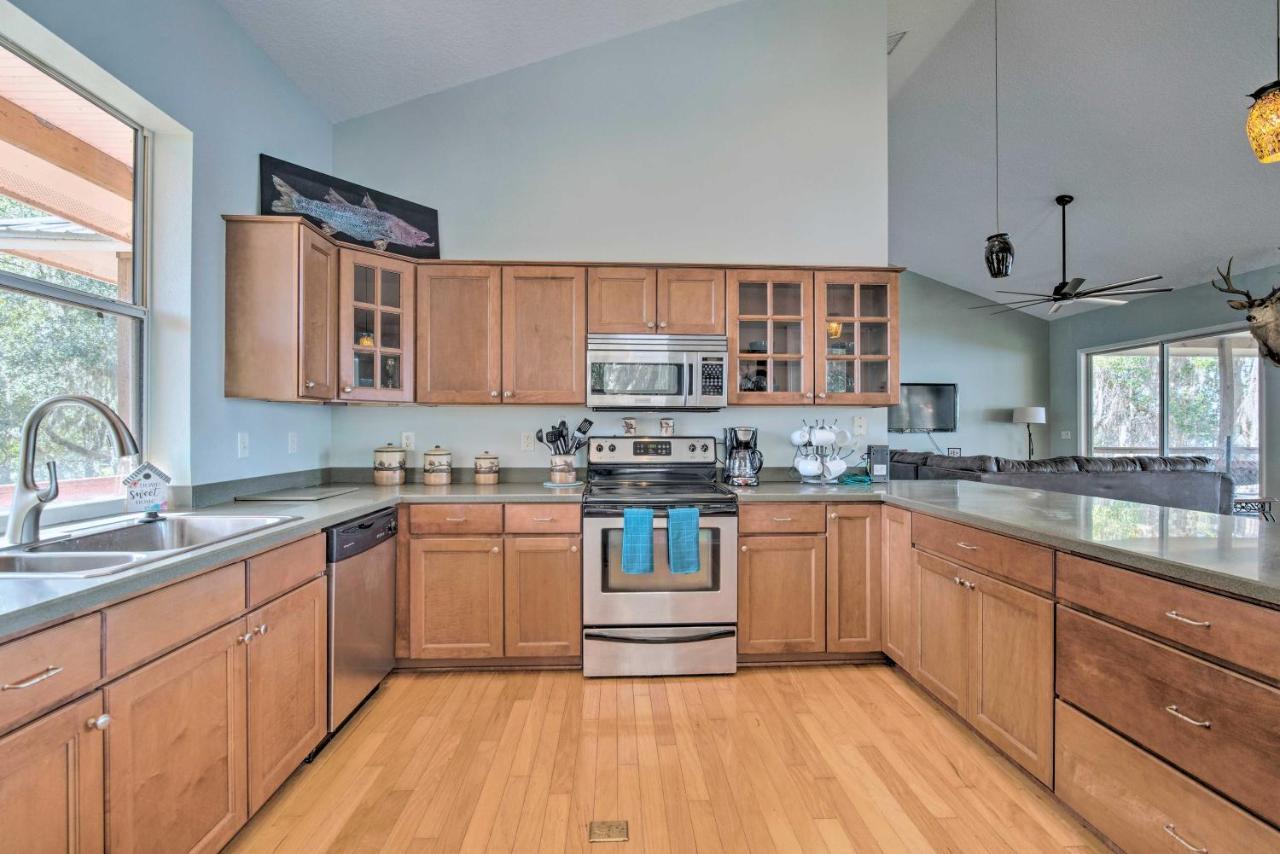 Lakefront Crystal River Home With Private Dock! エクステリア 写真